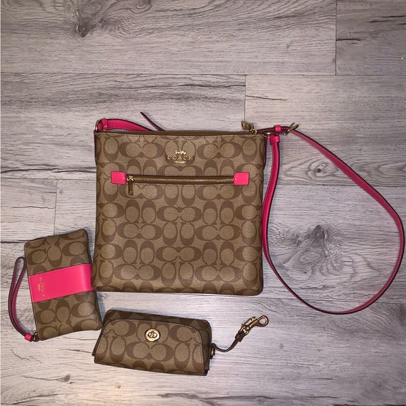 EUC COACH COLLECTION Logo Crossbody, Sunglasses Case, Wristlet coin zip around. - Picture 2 of 16